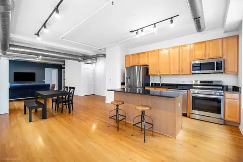 Kitchen - 6 E Monroe St #1503, Chicago, IL 60603 photo 2 of 2