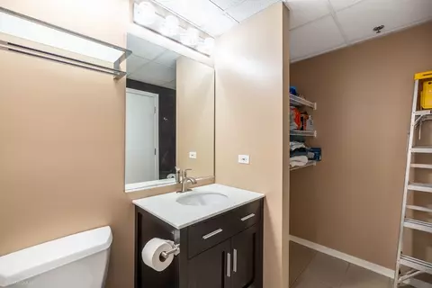 Bath - 6 E Monroe St #1503, Chicago, IL 60603 photo 2 of 3