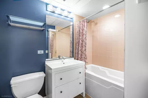 Bath - 6 E Monroe St #1503, Chicago, IL 60603 photo 3 of 3