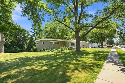 Exterior - 2510 7th St, Moline, IL 61265 photo 2 of 4