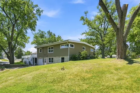 Exterior - 2510 7th St, Moline, IL 61265 photo 4 of 4