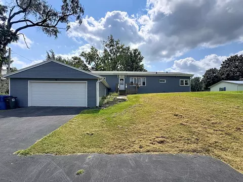 2617 W 49th St, Davenport, IA 52806