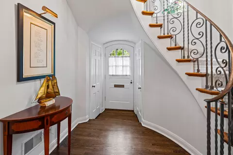 Entry Way - 1339 Forest Ave, River Forest, IL 60305 photo 1 of 4