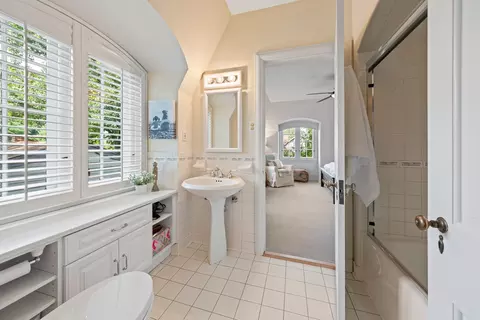 Bath - 1339 Forest Ave, River Forest, IL 60305 photo 4 of 5