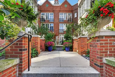 1031 W Bryn Mawr Ave #2A, Chicago, IL 60626