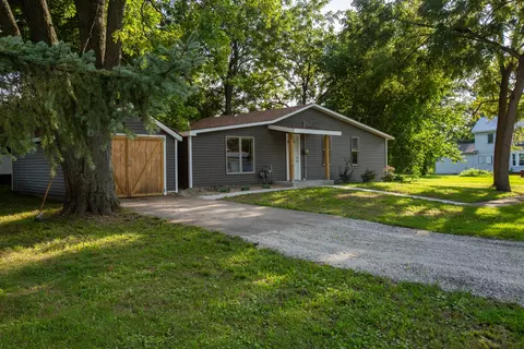 Exterior - 117 Clark St, Chenoa, IL 61726 photo 4 of 5