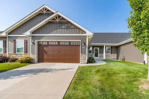 3044 Mary Leigh Dr, Bettendorf, IA 52722
