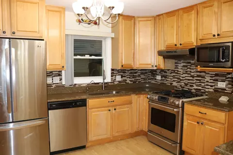 Kitchen - 9259 Hamlin Ave, Des Plaines, IL 60016 photo 1 of 2
