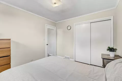 Bedroom - 2023 Cedar St, Des Plaines, IL 60018 photo 5 of 5