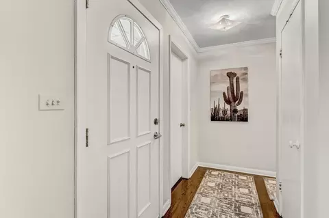 Entry Way - 2023 Cedar St, Des Plaines, IL 60018 photo 1 of 2