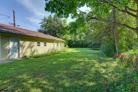 Exterior - 2023 Cedar St, Des Plaines, IL 60018 photo 7 of 9