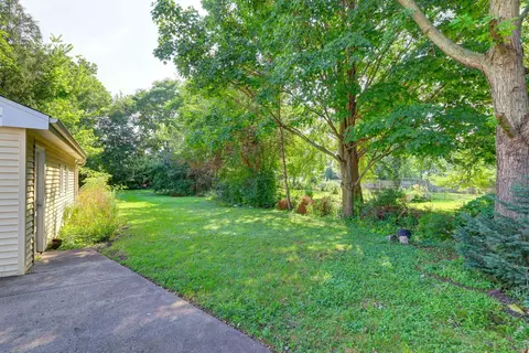 Exterior - 2023 Cedar St, Des Plaines, IL 60018 photo 5 of 9