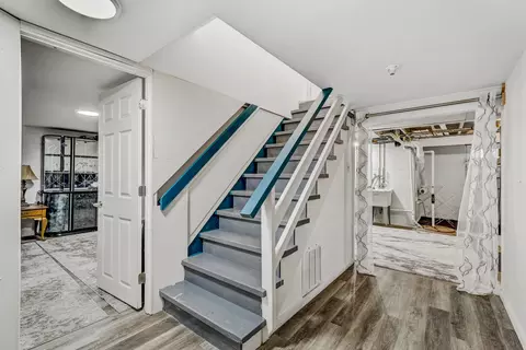 Entry Way - 2023 Cedar St, Des Plaines, IL 60018 photo 2 of 2