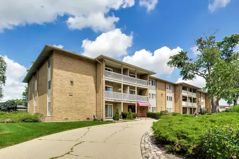 960 Beau Dr #307, Des Plaines, IL 60016