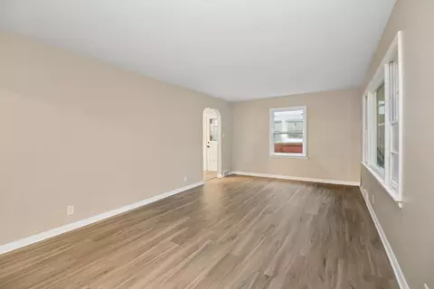 Living - 1042 S 8th Ave, Kankakee, IL 60901 photo 3 of 3