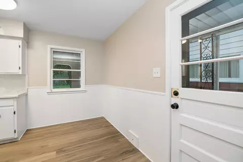 Entry Way - 1042 S 8th Ave, Kankakee, IL 60901 photo 2 of 2
