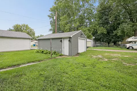 Exterior - 1042 S 8th Ave, Kankakee, IL 60901 photo 3 of 3