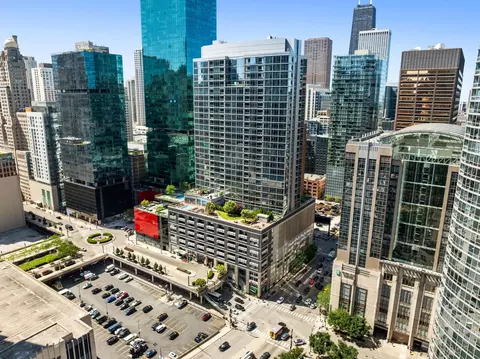 240 E Illinois St, Chicago, IL 60611