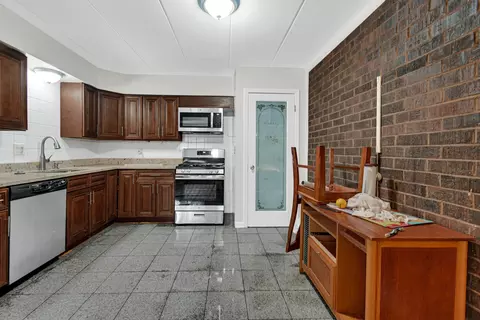 Kitchen - 228 E Bailey Rd #A, Naperville, IL 60565 photo 3 of 3