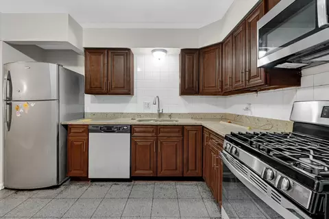 Kitchen - 228 E Bailey Rd #A, Naperville, IL 60565 photo 1 of 3