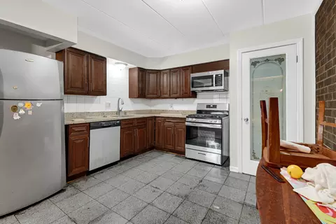Kitchen - 228 E Bailey Rd #A, Naperville, IL 60565 photo 2 of 3
