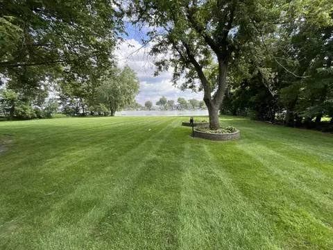Exterior - 1104 Jasper Dr, Mchenry, IL 60051 photo 4 of 5