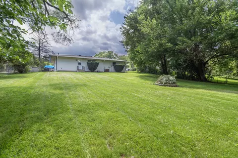 Exterior - 1104 Jasper Dr, Mchenry, IL 60051 photo 2 of 5