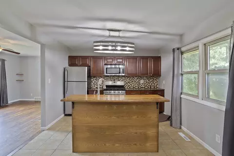 Kitchen - 1104 Jasper Dr, Mchenry, IL 60051 photo 2 of 2