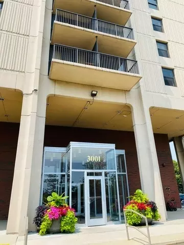 3001 S Michigan Ave #1303, Chicago, IL 60616
