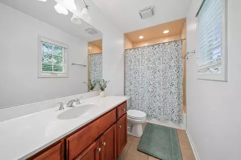Bath - 415 Ranch Rd, Wheaton, IL 60187 photo 4 of 7