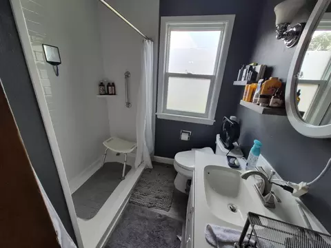 Bath - 2411 29 St, Moline, IL 61265 photo 1 of 3