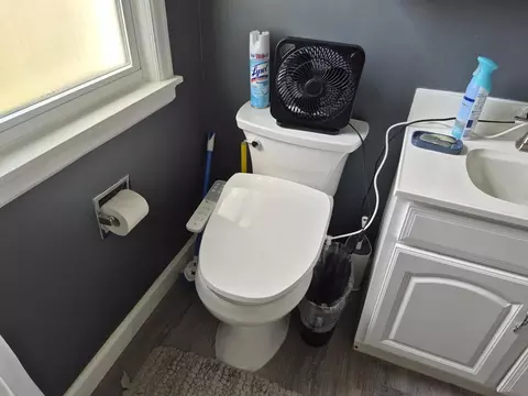Bath - 2411 29 St, Moline, IL 61265 photo 2 of 3