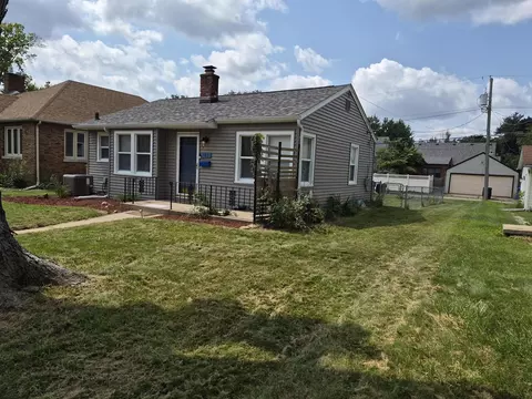 Exterior - 2411 29 St, Moline, IL 61265 photo 2 of 8