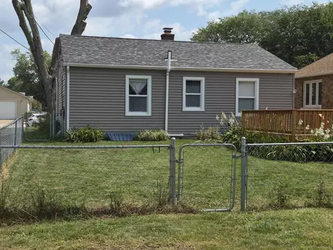 Exterior - 2411 29 St, Moline, IL 61265 photo 3 of 8