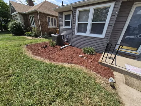 Exterior - 2411 29 St, Moline, IL 61265 photo 5 of 8