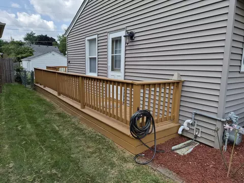 Exterior - 2411 29 St, Moline, IL 61265 photo 7 of 8