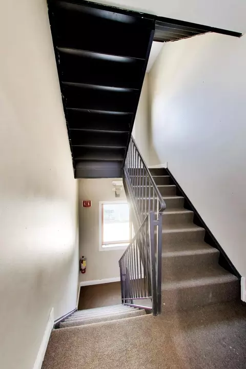 Entry Way - Undisclosed, Chicago, IL 60653 photo 6 of 6