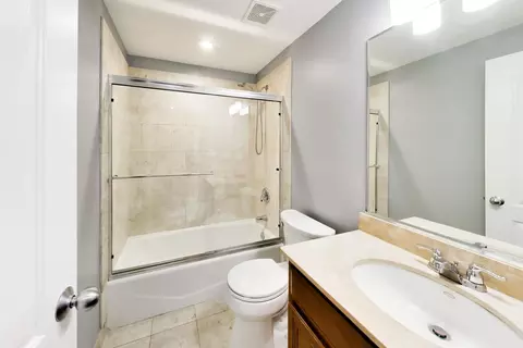 Bath - Undisclosed, Chicago, IL 60653 photo 2 of 2