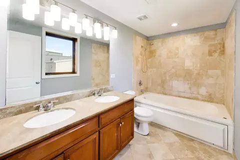 Bath - Undisclosed, Chicago, IL 60653 photo 1 of 2