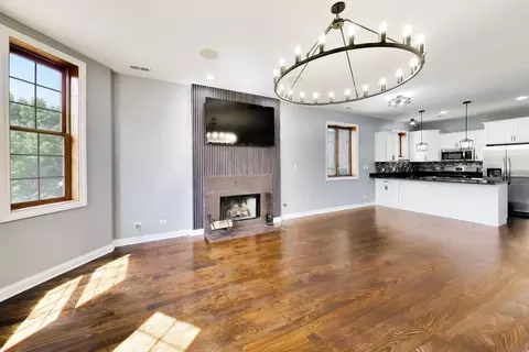 Living - Undisclosed, Chicago, IL 60653 photo 2 of 4