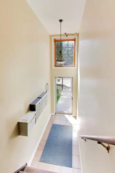 Entry Way - Undisclosed, Chicago, IL 60653 photo 2 of 6
