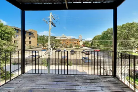 Exterior - Undisclosed, Chicago, IL 60653 photo 4 of 9
