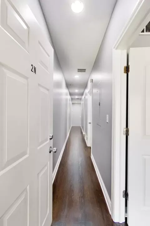 Entry Way - Undisclosed, Chicago, IL 60653 photo 3 of 6