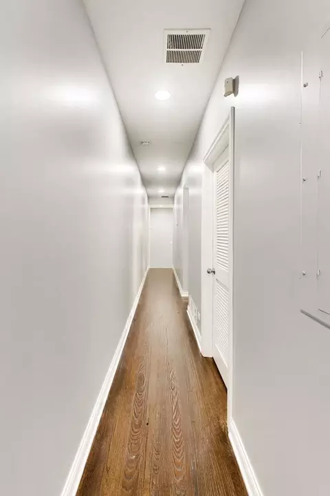 Entry Way - Undisclosed, Chicago, IL 60653 photo 5 of 6