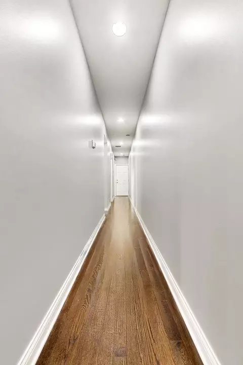 Entry Way - Undisclosed, Chicago, IL 60653 photo 4 of 6