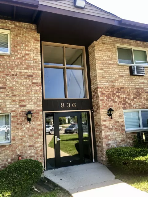 836 E Old Willow Rd #11111, Prospect Heights, IL 60070