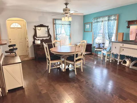 Dining - 2725 2nd St, Peru, IL 61354 photo 2 of 4