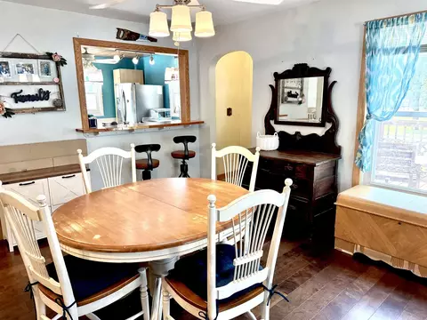 Dining - 2725 2nd St, Peru, IL 61354 photo 3 of 4