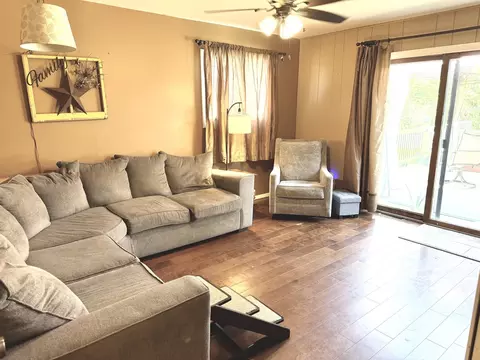 Living - 2725 2nd St, Peru, IL 61354 photo 1 of 1