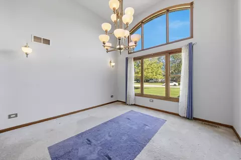 Living - 1544 Wayne Dr, Crete, IL 60417 photo 6 of 8